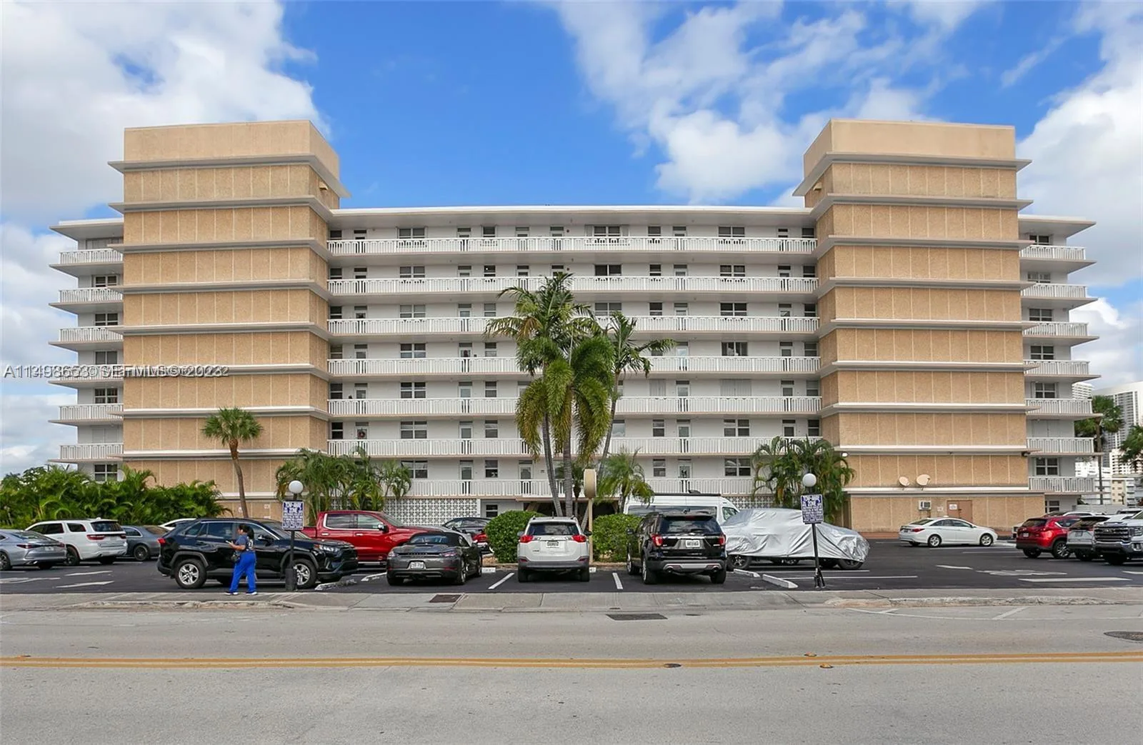 410 Golden Isles Dr # 202, Hallandale Beach, FL 33009