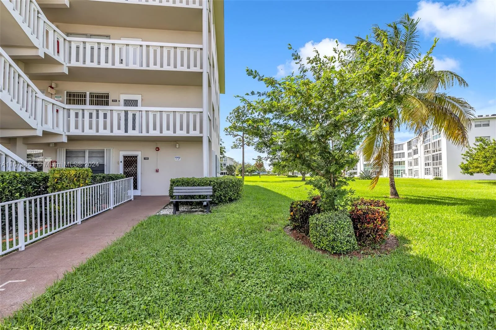 156 E Grantham  E # 156, Deerfield Beach, FL 33442 photo 9