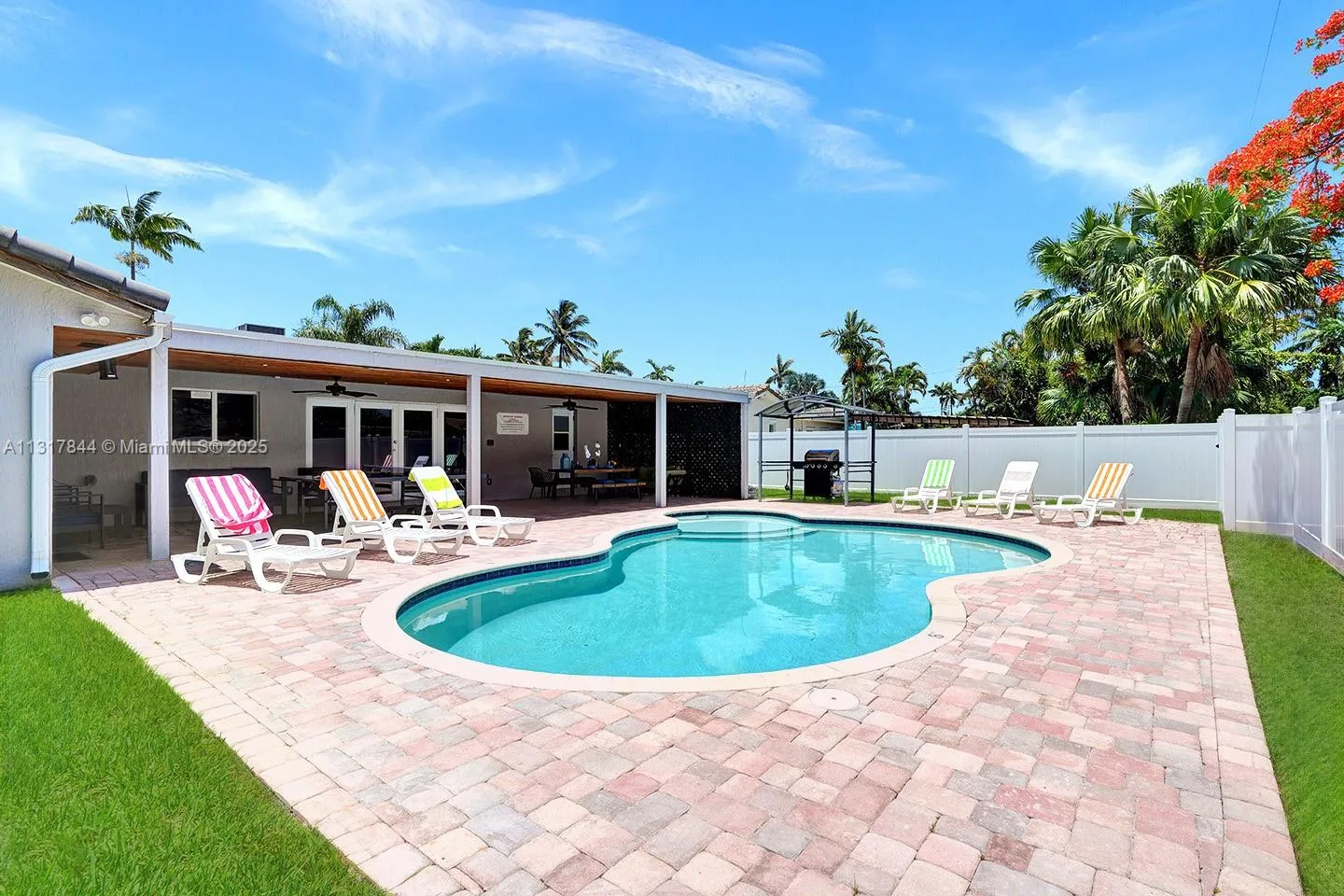 1301 Rodman St, Hollywood, FL 33019 photo 2