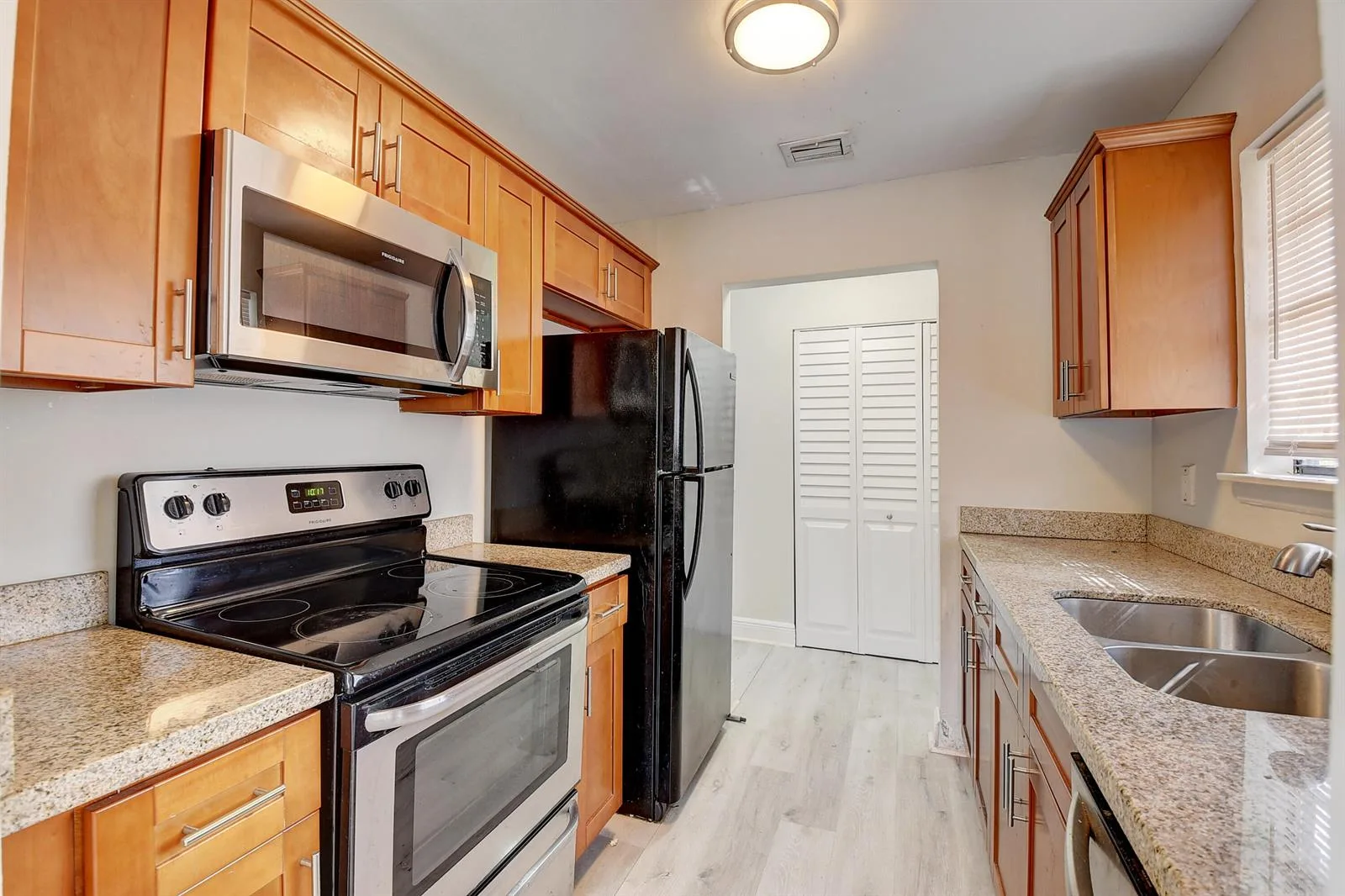 237 SW 11th Avenue, Delray Beach, FL 33444 photo 12