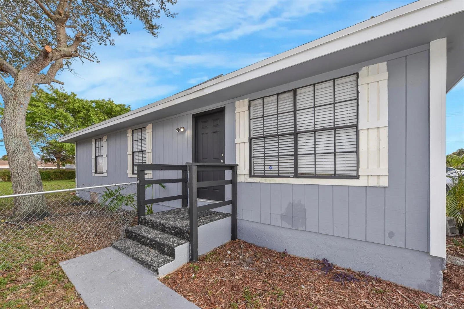 237 SW 11th Avenue, Delray Beach, FL 33444 photo 2