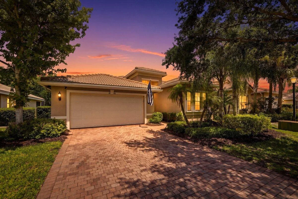 1963 Grey Falcon Circle SW, Vero Beach, FL 32962