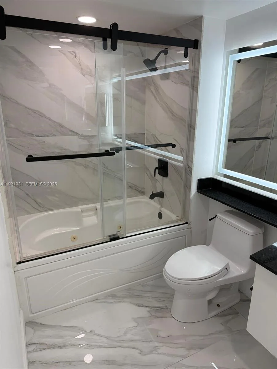 31 SE 5th St # 2907, Miami, FL 33131 photo 10