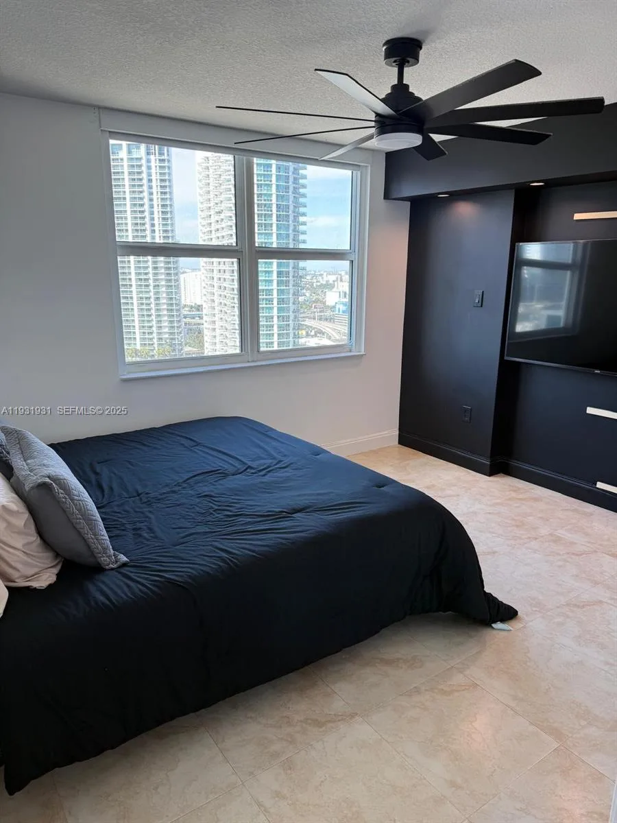 31 SE 5th St # 2907, Miami, FL 33131 photo 13