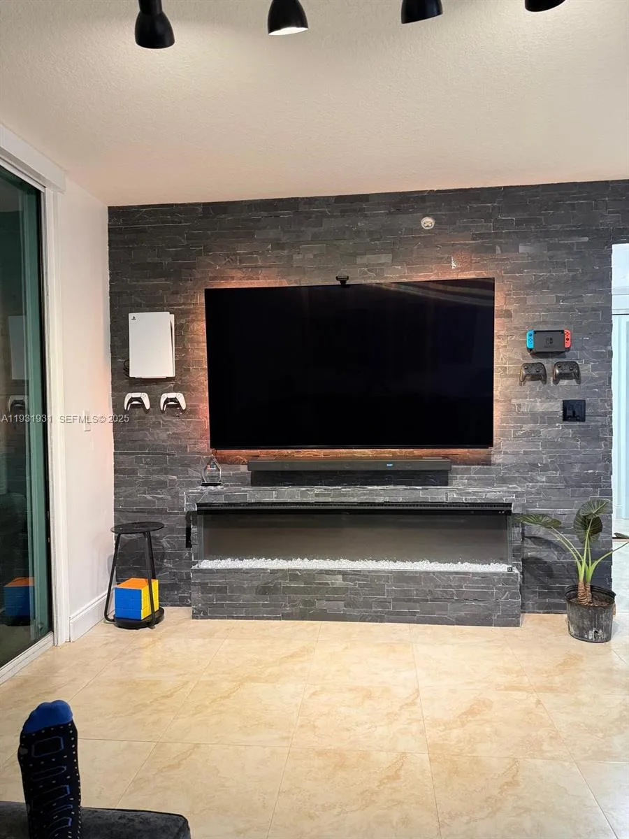 31 SE 5th St # 2907, Miami, FL 33131 photo 2