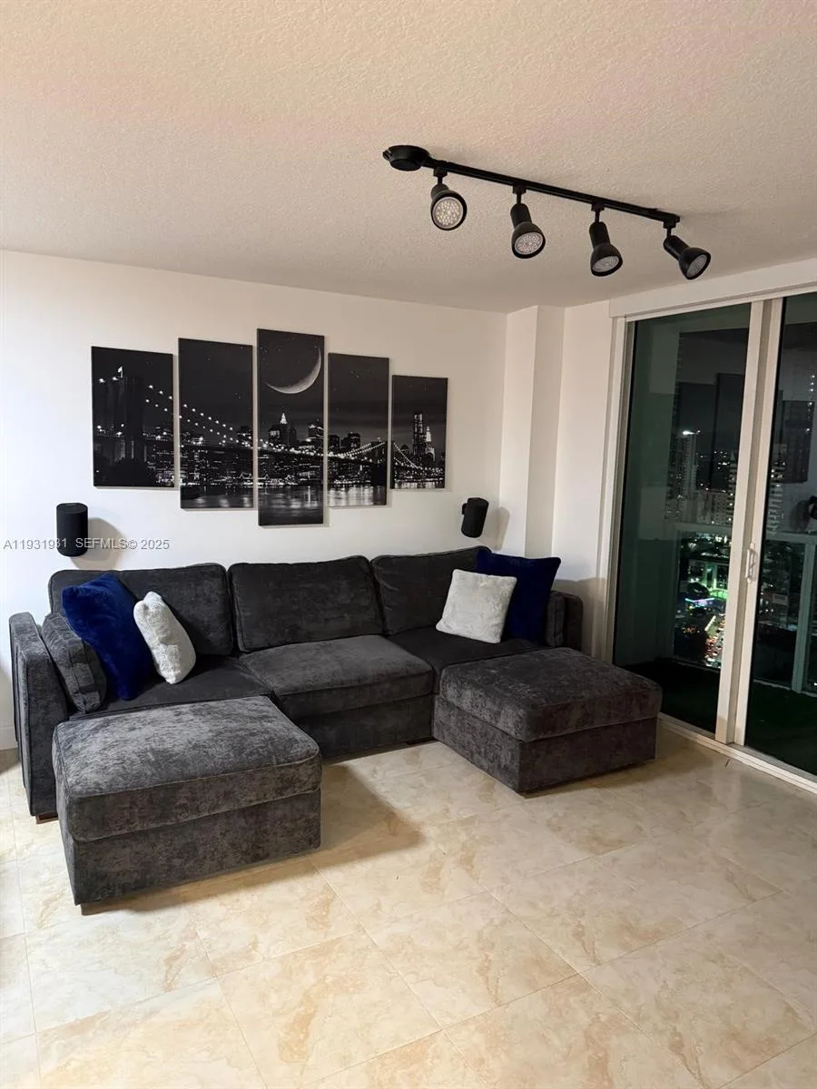 31 SE 5th St # 2907, Miami, FL 33131 photo 3