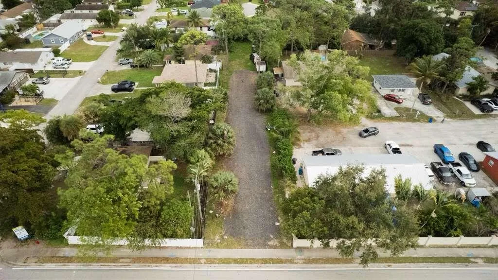 3630 S Haverhill Road, FL 33463 photo 2