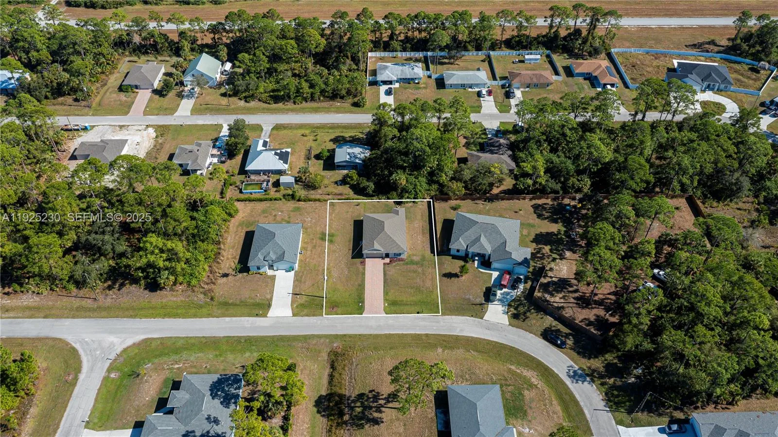 6058 S Moss Circle, La Belle, FL 33935 photo 4