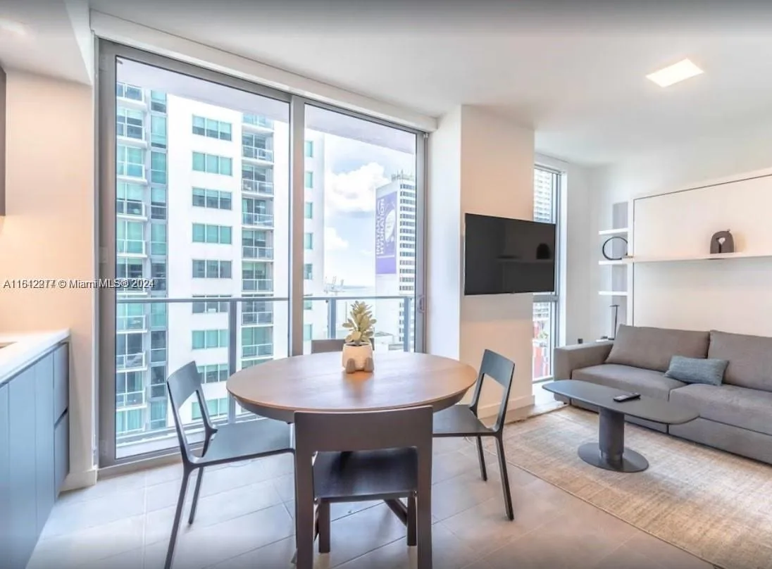 227 NE 2nd St # 2112, Miami, FL 33132