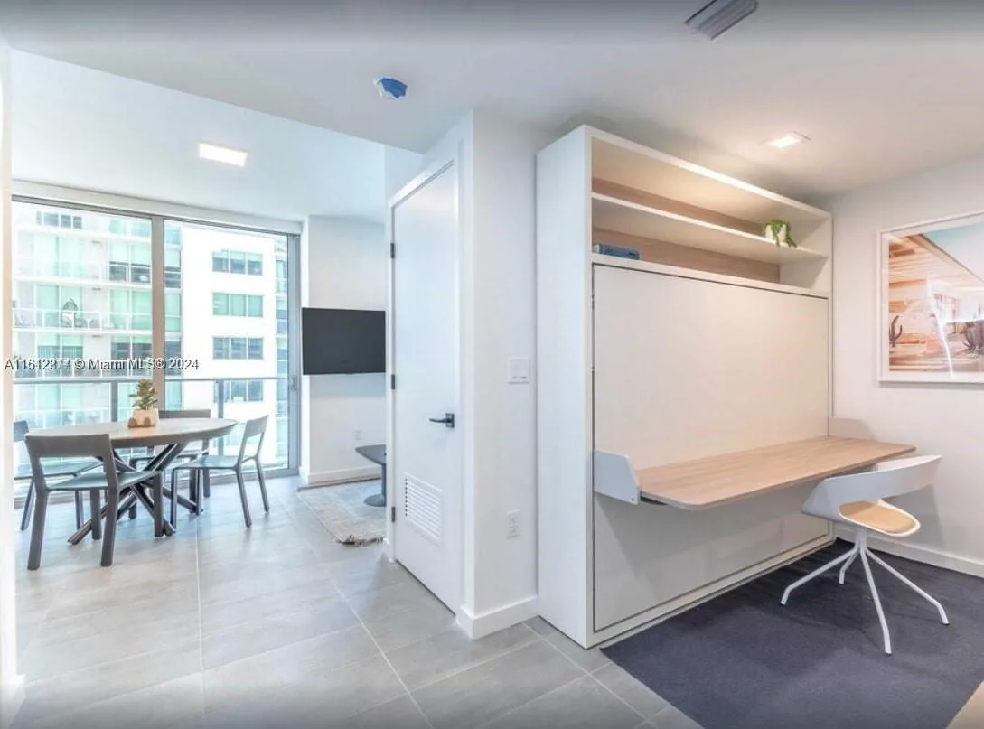 227 NE 2nd St # 2112, Miami, FL 33132 photo 3
