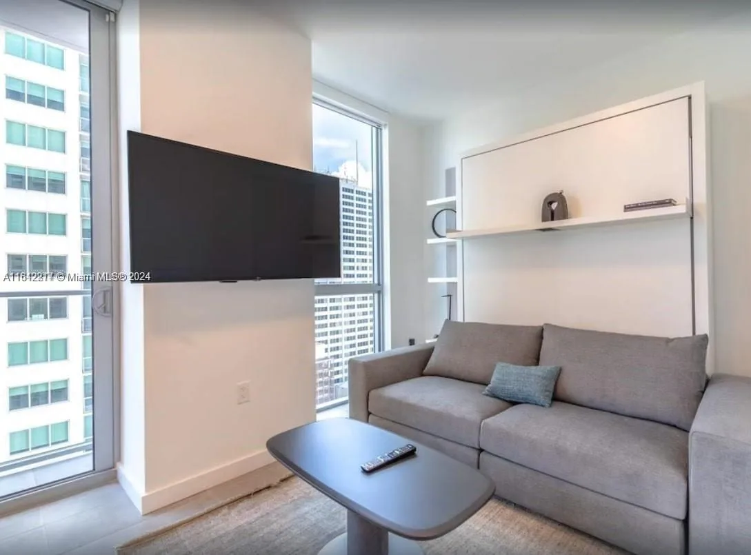 227 NE 2nd St # 2112, Miami, FL 33132 photo 4