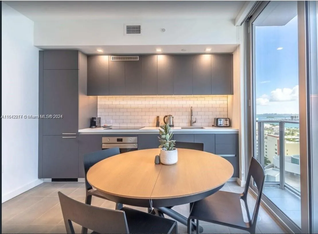 227 NE 2nd St # 2112, Miami, FL 33132 photo 5