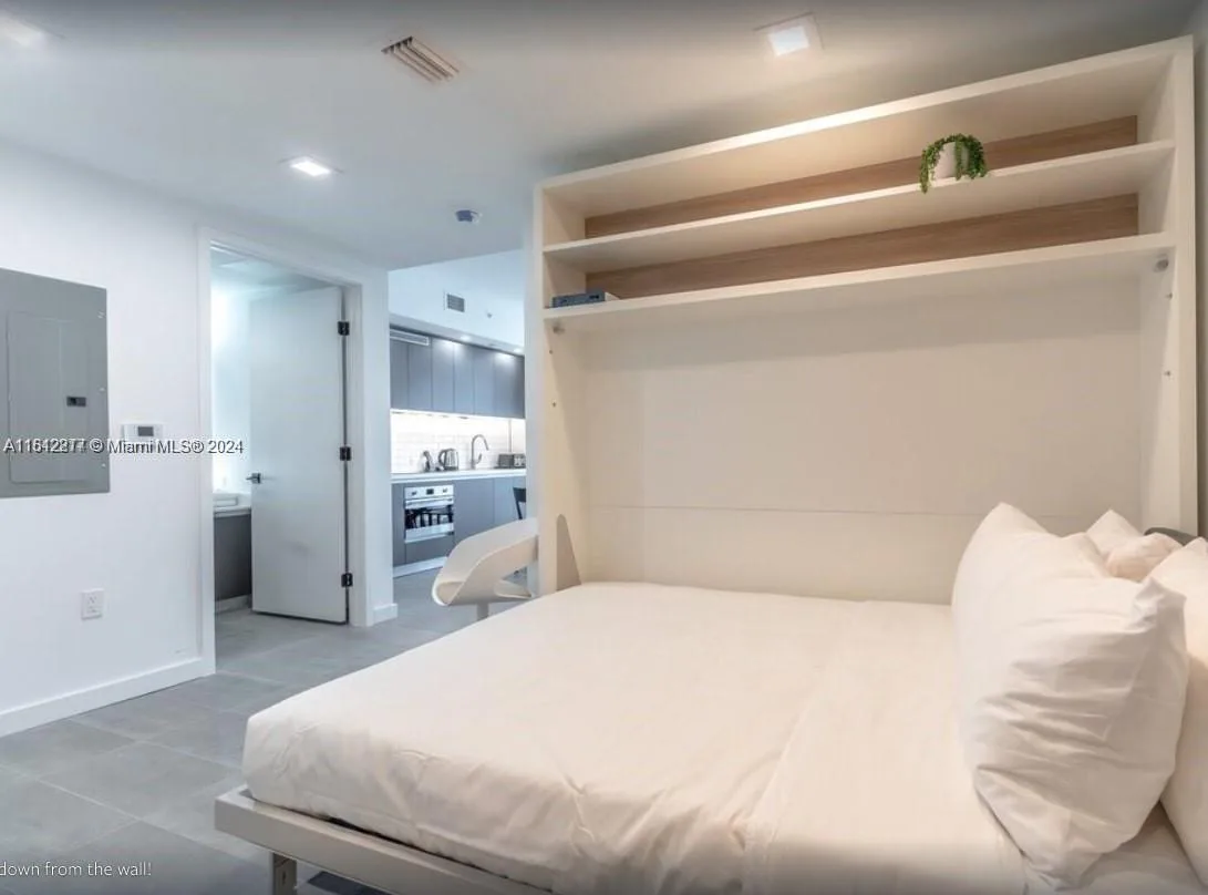 227 NE 2nd St # 2112, Miami, FL 33132 photo 7