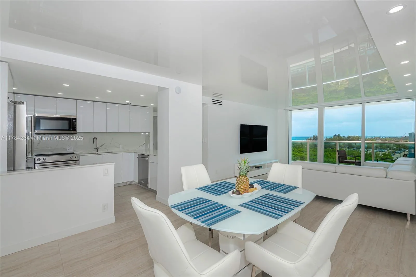 100 Bayview Dr # 825, Sunny Isles Beach, FL 33160
