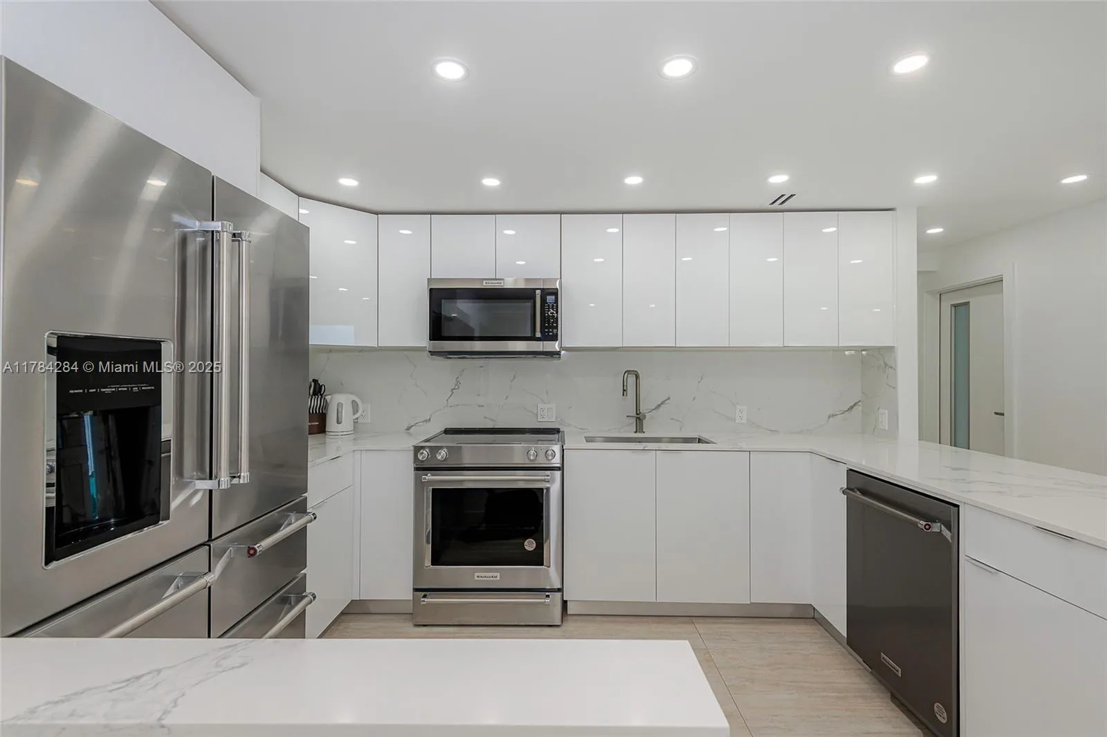 100 Bayview Dr # 825, Sunny Isles Beach, FL 33160 photo 10