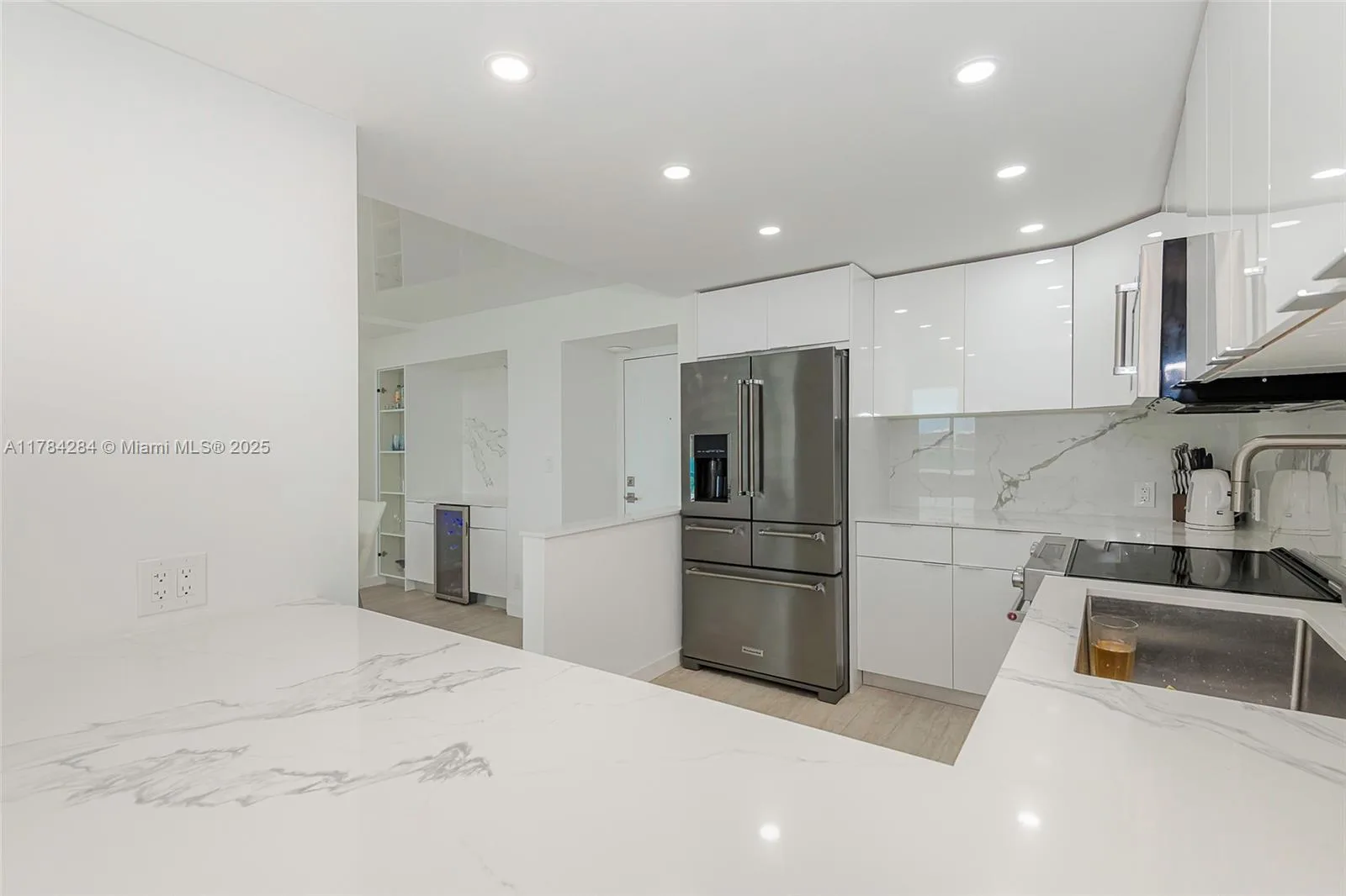 100 Bayview Dr # 825, Sunny Isles Beach, FL 33160 photo 12
