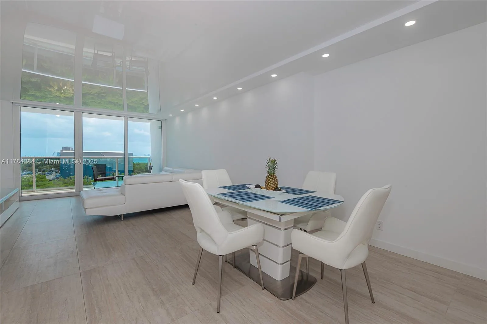 100 Bayview Dr # 825, Sunny Isles Beach, FL 33160 photo 2