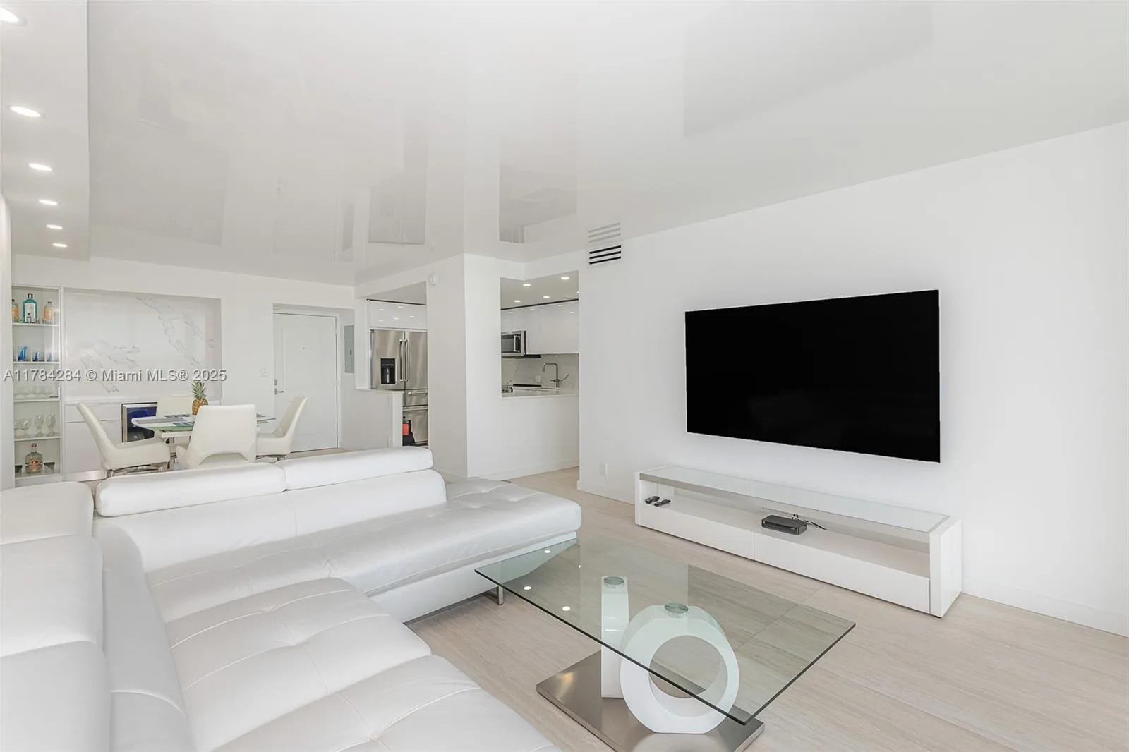100 Bayview Dr # 825, Sunny Isles Beach, FL 33160 photo 5