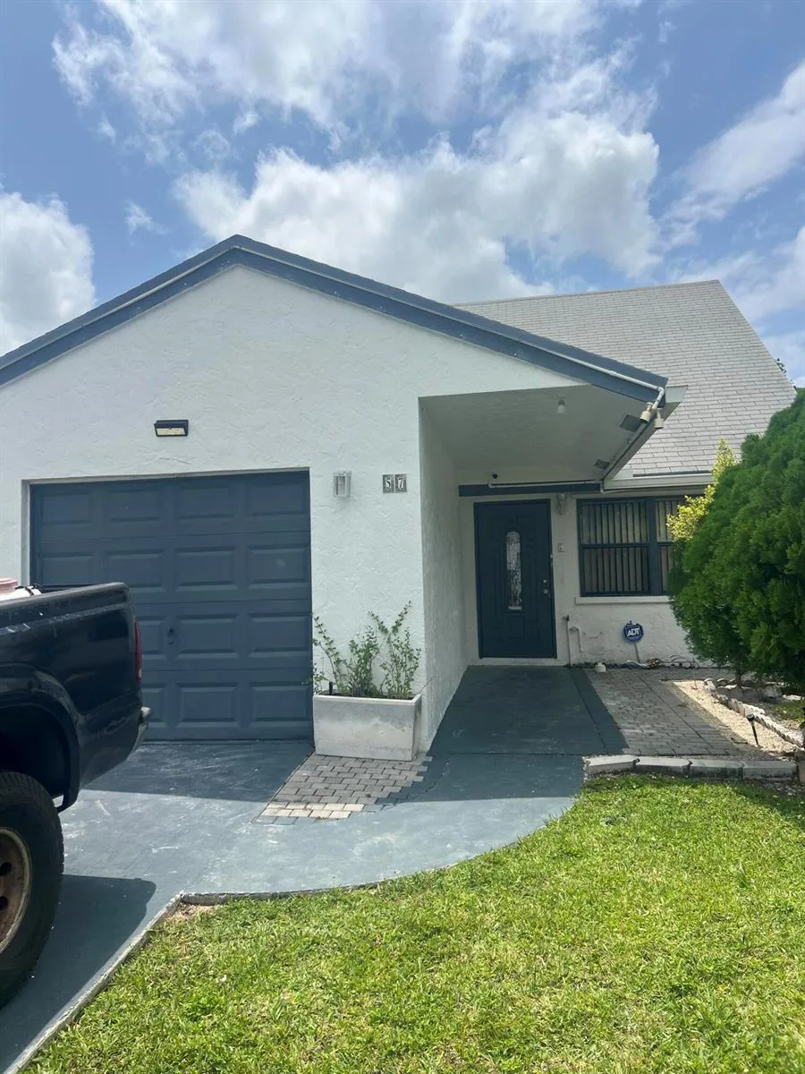 57 Peachtree Place, Boynton Beach, FL 33436