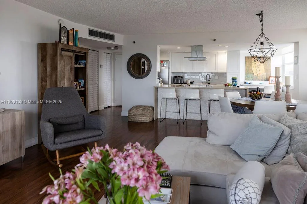 1300 Saint Charles Place # PH12, Pembroke Pines, FL 33026