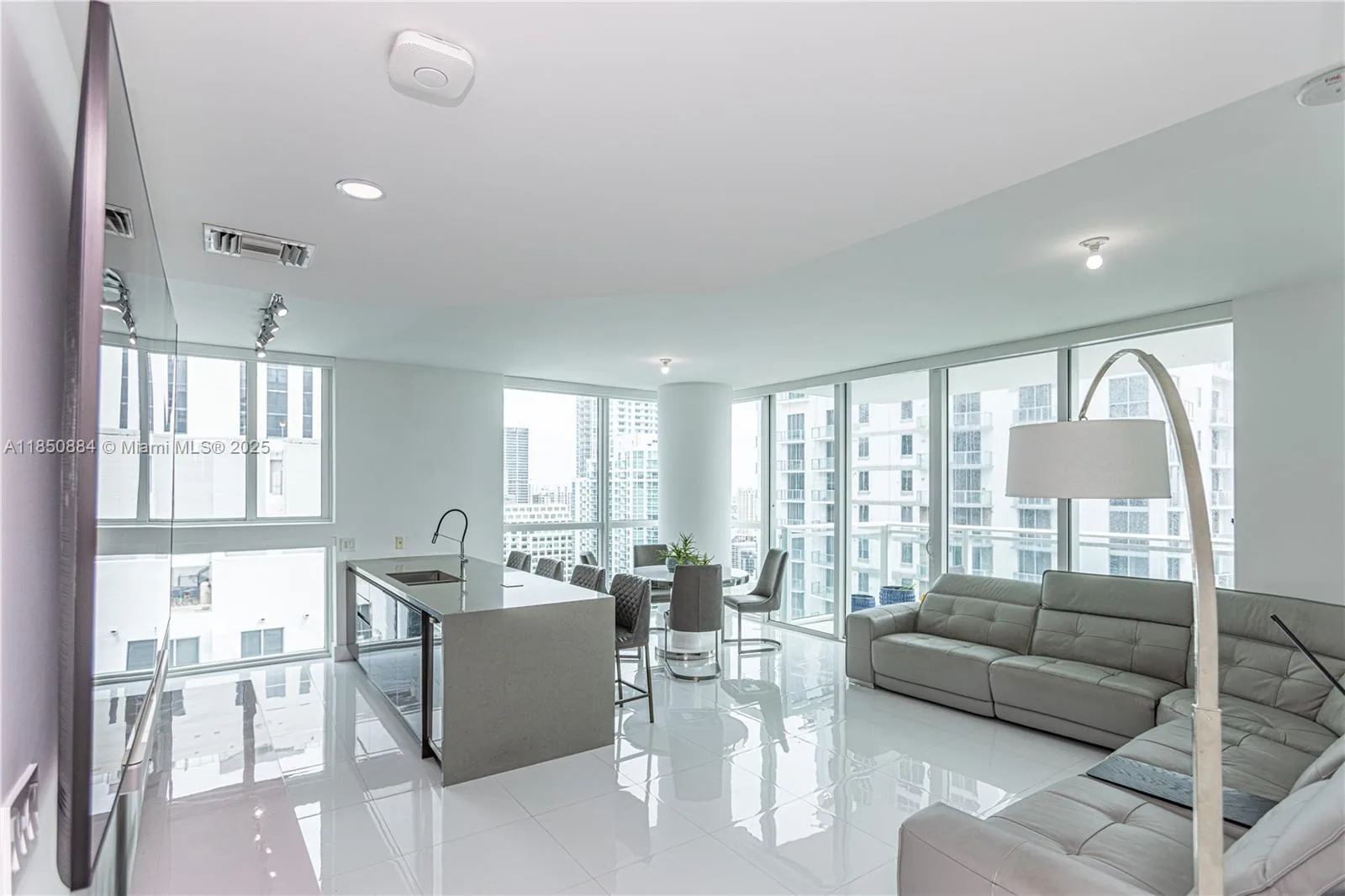 1080 Brickell # 3906, Miami, FL 33131 photo 2