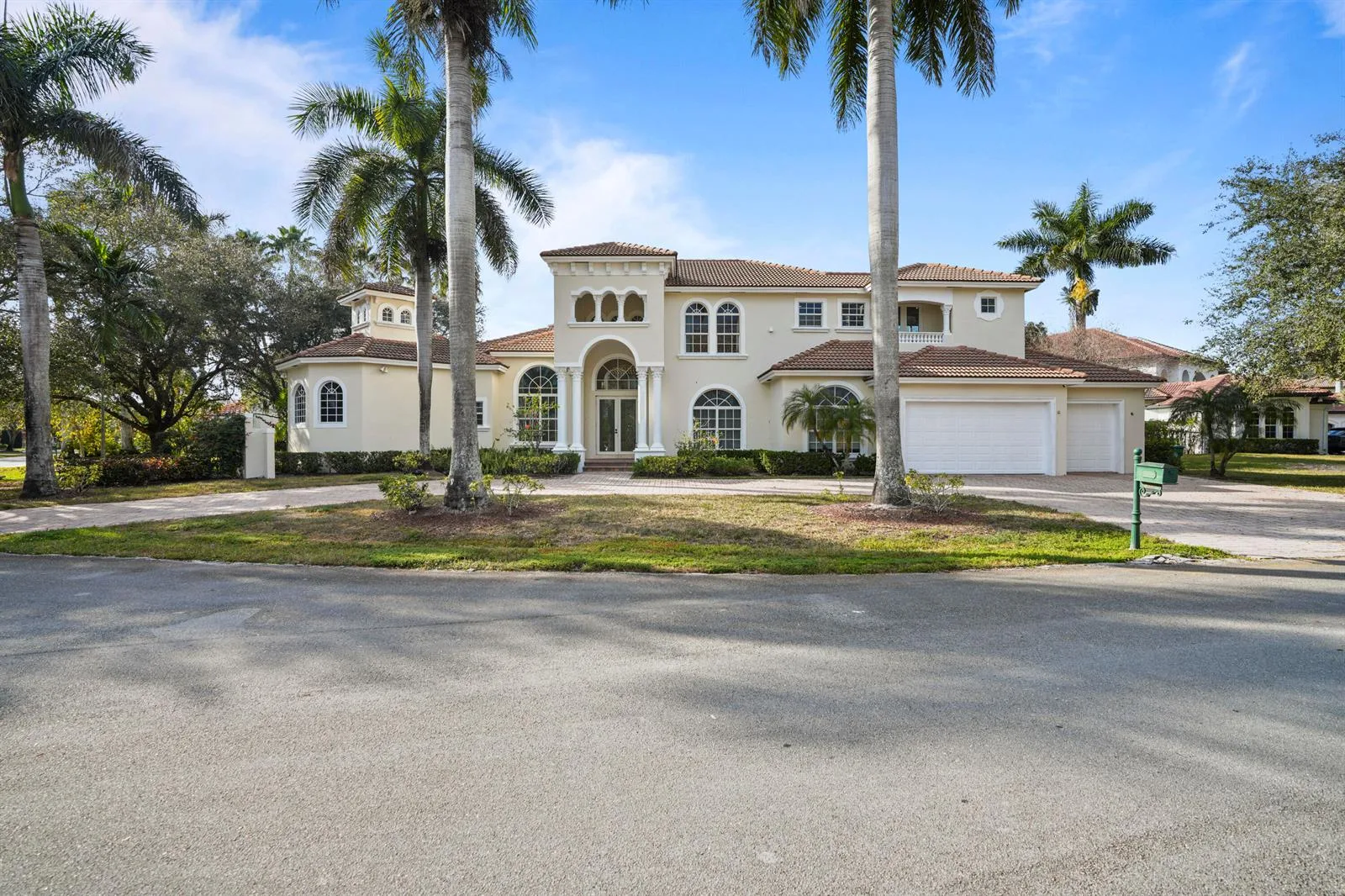 3201 E Stonebrook Circle, Davie, FL 33330