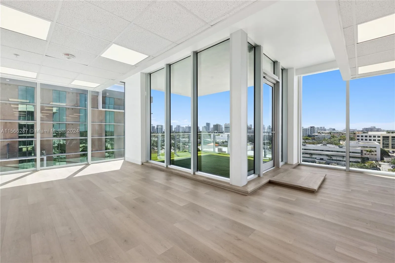 2820 NE 214th St # 909, Aventura, FL 33180 photo 4