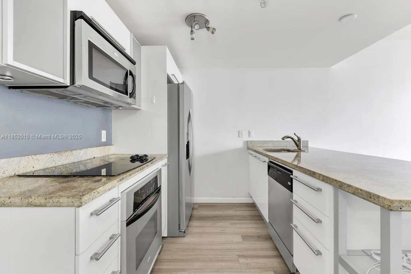 185 SW 7 ST # 1508, Miami, FL 33130 photo 2