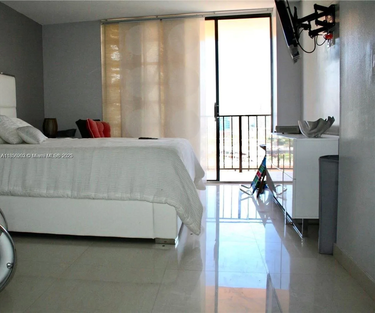 210 174th St # 1506, Sunny Isles Beach, FL 33160 photo 13