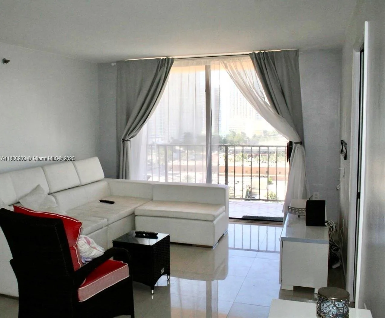 210 174th St # 1506, Sunny Isles Beach, FL 33160 photo 3