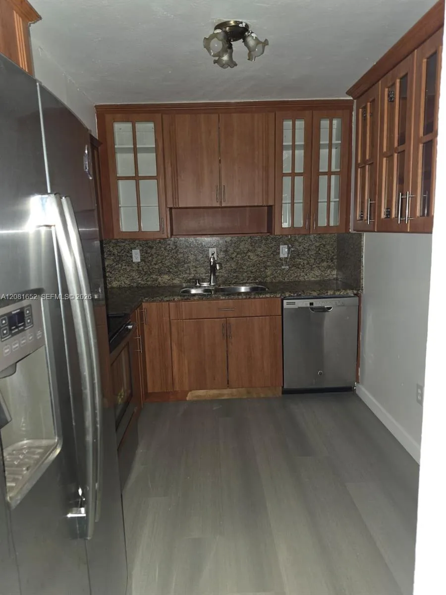 7300 NW 17th St # 408, Plantation, FL 33313