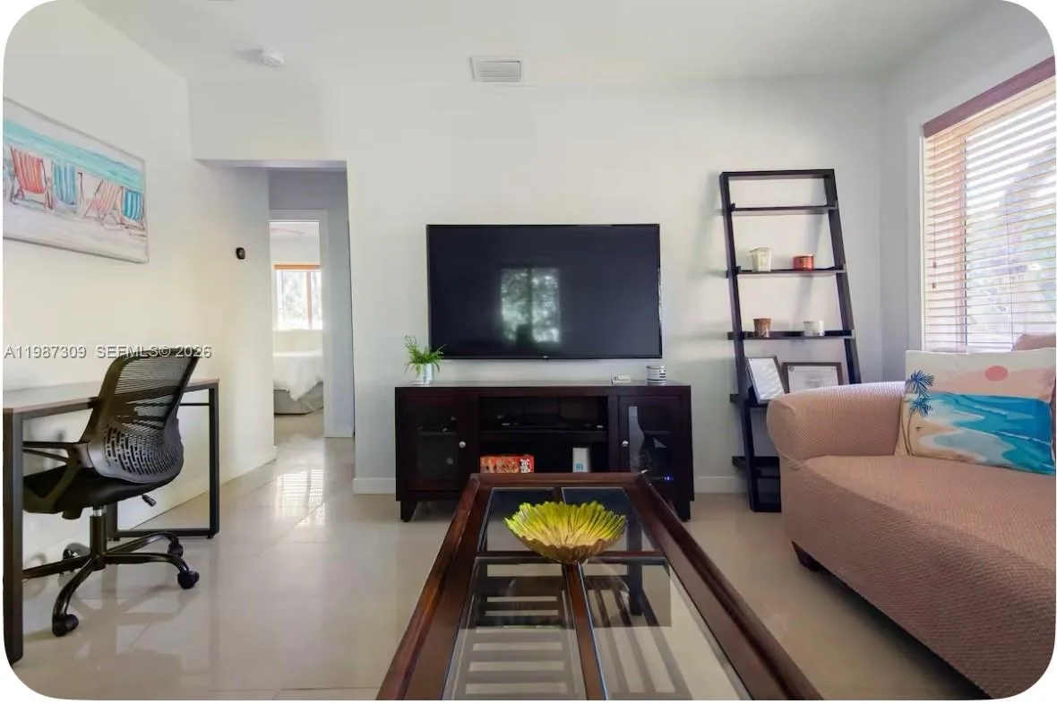 601 NW 116th St, Miami, FL 33168 photo 2
