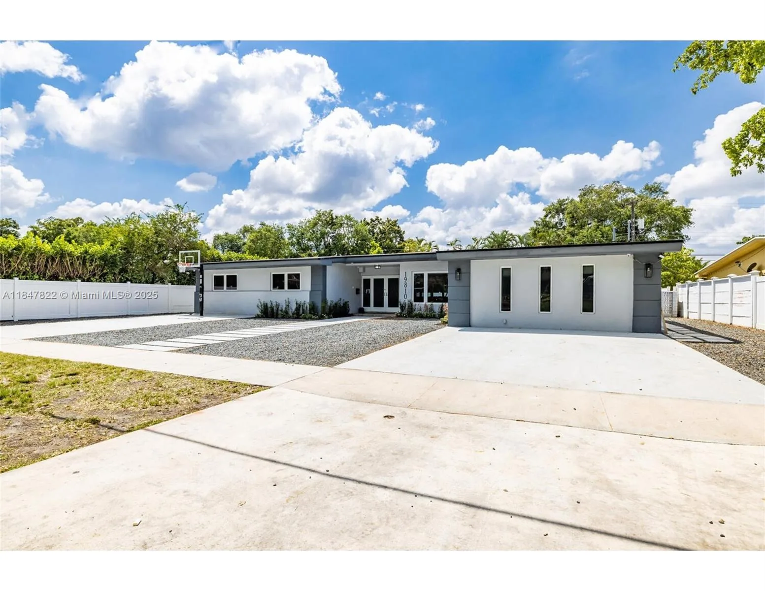19810 NE 22nd av, Miami, FL 33180