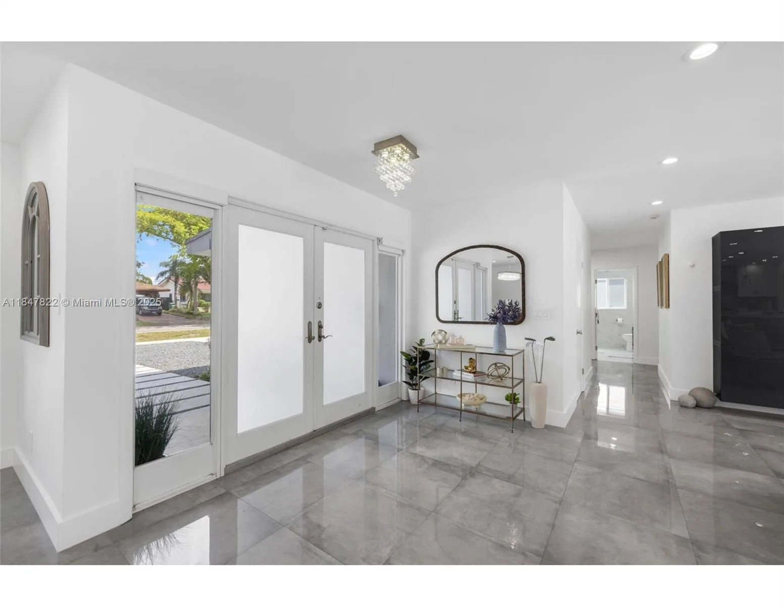 19810 NE 22nd av, Miami, FL 33180 photo 4
