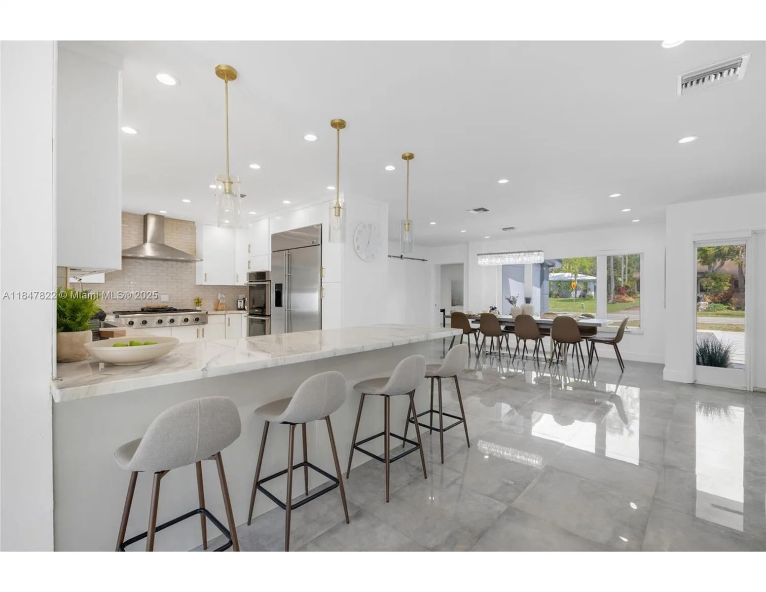 19810 NE 22nd av, Miami, FL 33180 photo 8