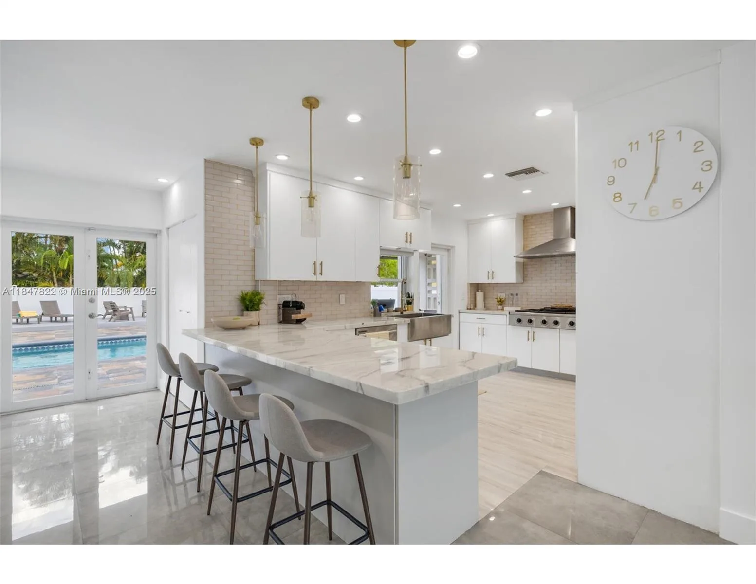 19810 NE 22nd av, Miami, FL 33180 photo 9