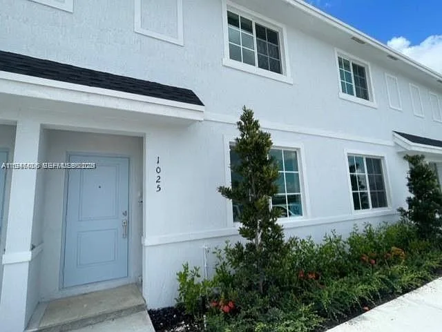 1025 NW 5th St, Florida City, FL 33034