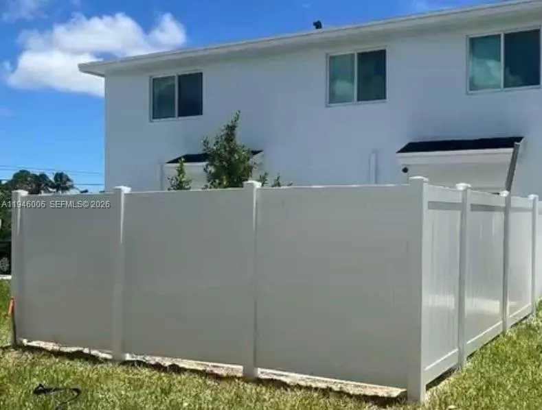 1025 NW 5th St, Florida City, FL 33034 photo 2