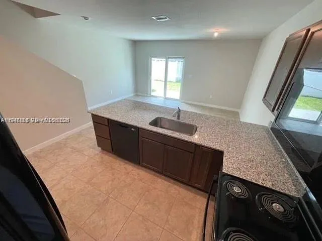 1025 NW 5th St, Florida City, FL 33034 photo 3