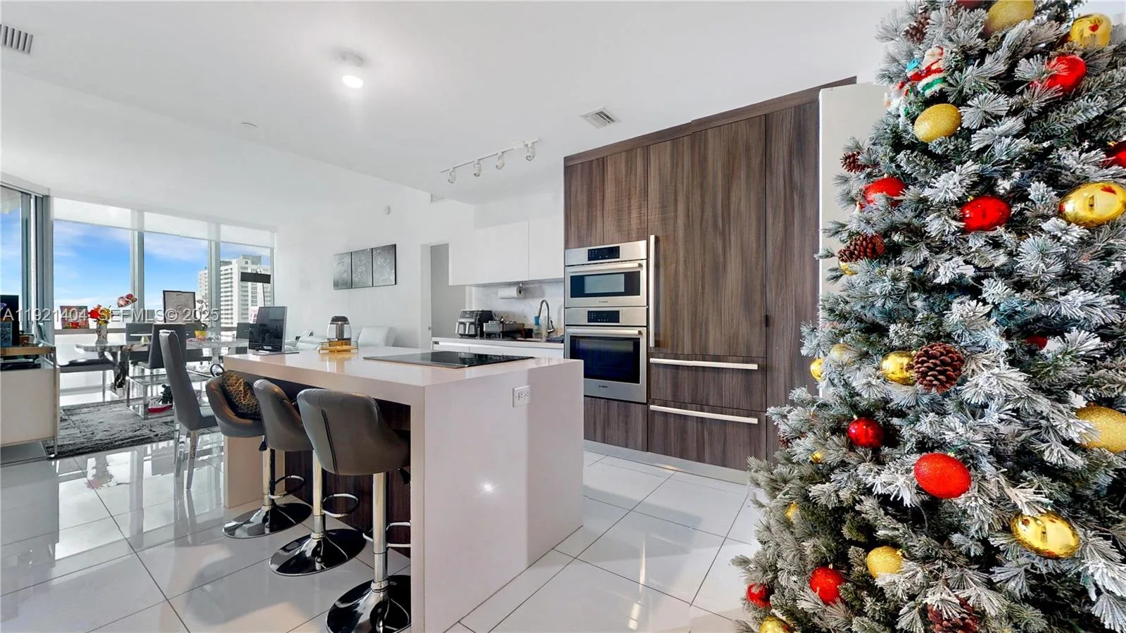 851 NE 1st Ave # 1508, Miami, FL 33132 photo 4