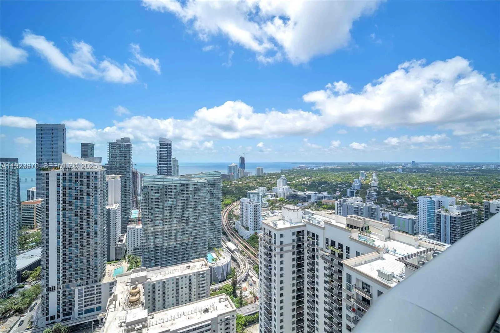55 SW 9th St # 4403, Miami, FL 33130 photo 2