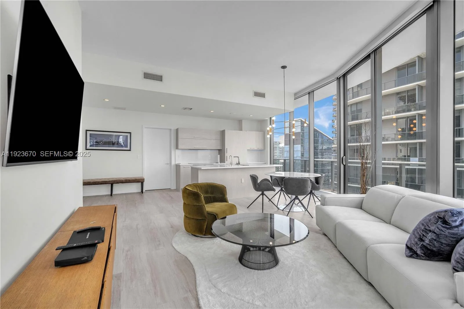 55 SW 9th St # 4403, Miami, FL 33130 photo 3