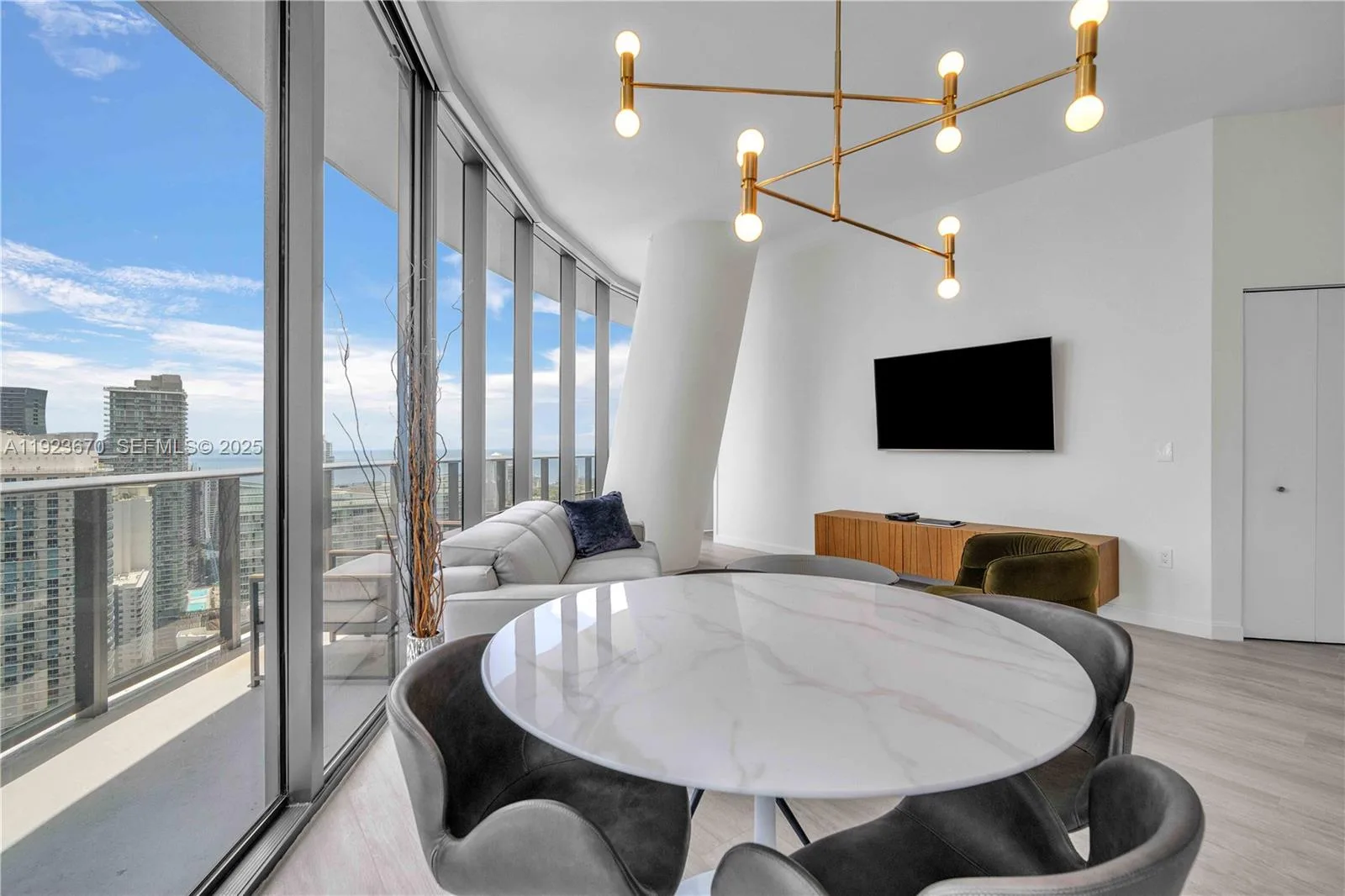 55 SW 9th St # 4403, Miami, FL 33130 photo 8