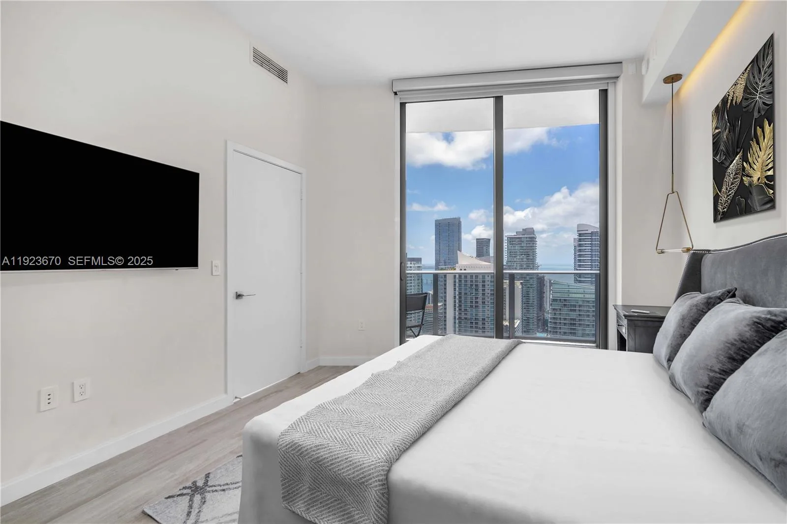 55 SW 9th St # 4403, Miami, FL 33130 photo 9