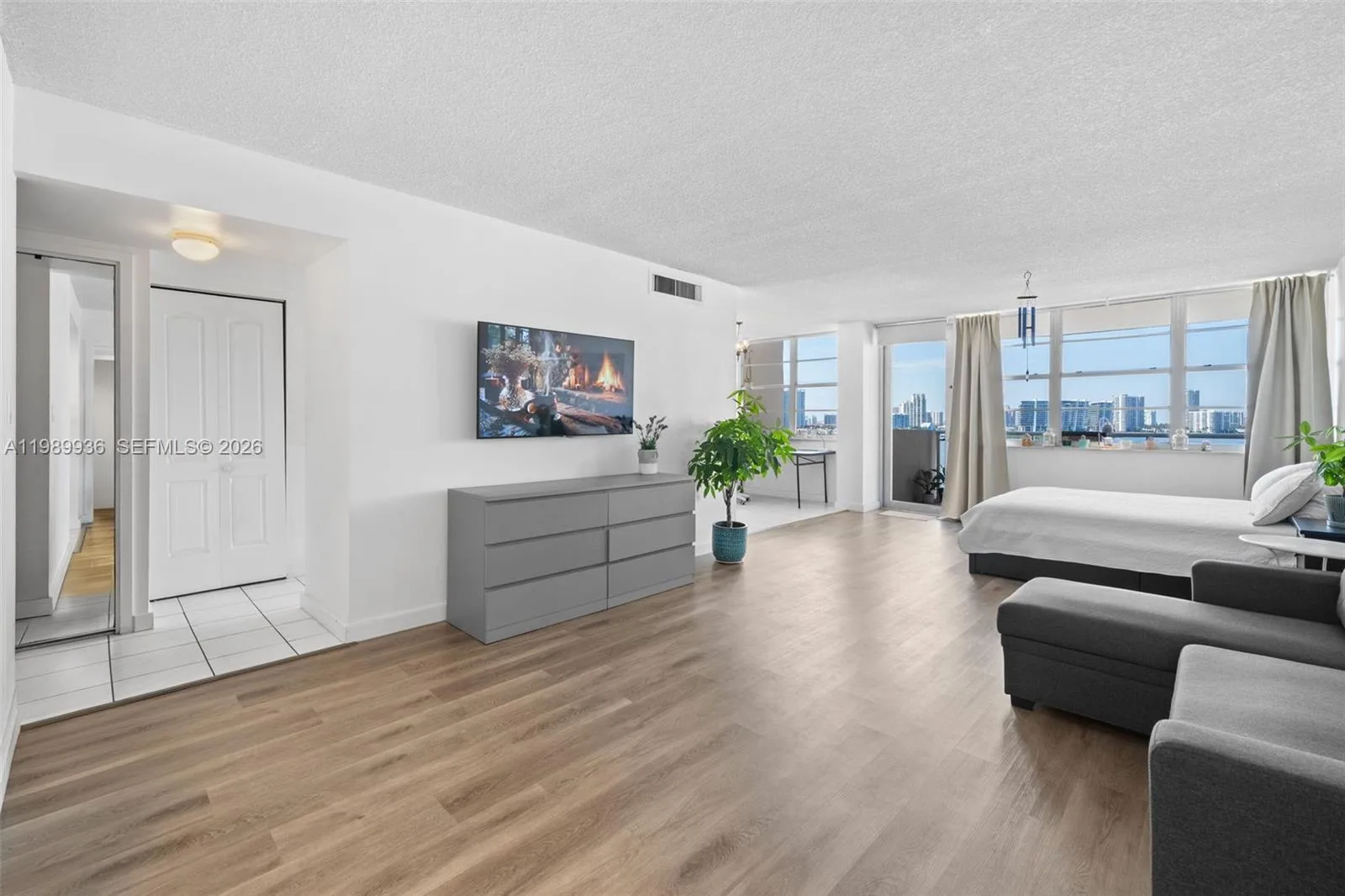 250 174th St # 915, Sunny Isles Beach, FL 33160