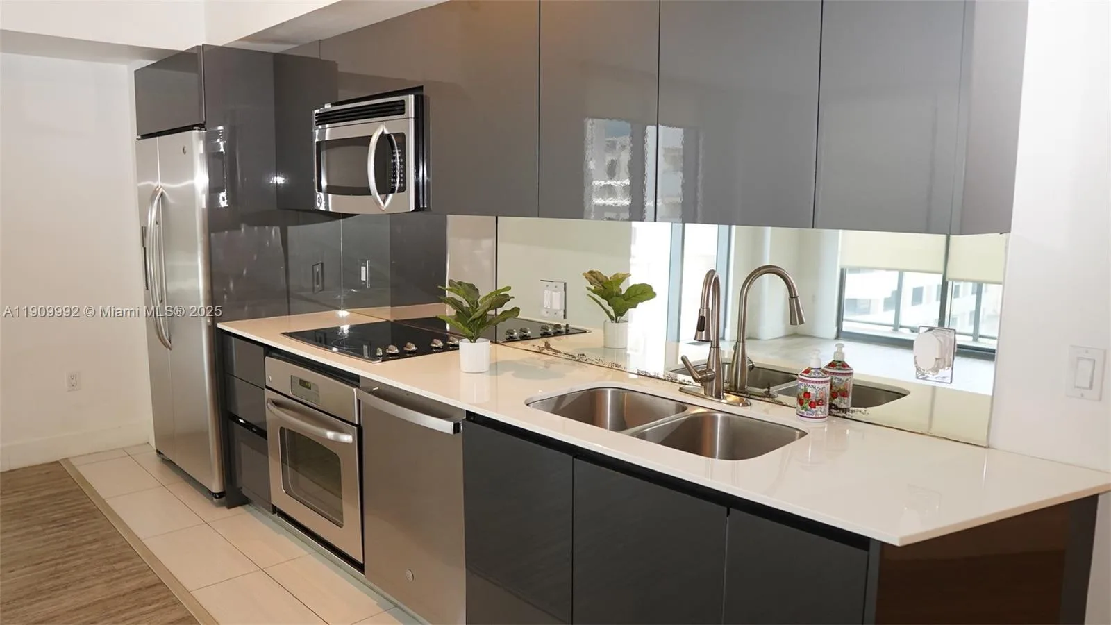 31 SE 6th St # 1108, Miami, FL 33131 photo 2