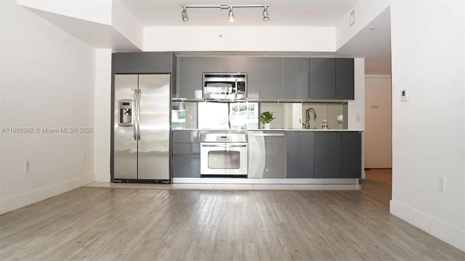 31 SE 6th St # 1108, Miami, FL 33131 photo 4
