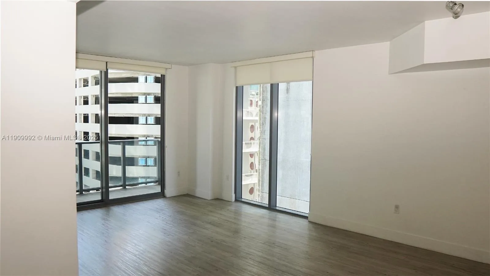 31 SE 6th St # 1108, Miami, FL 33131 photo 9