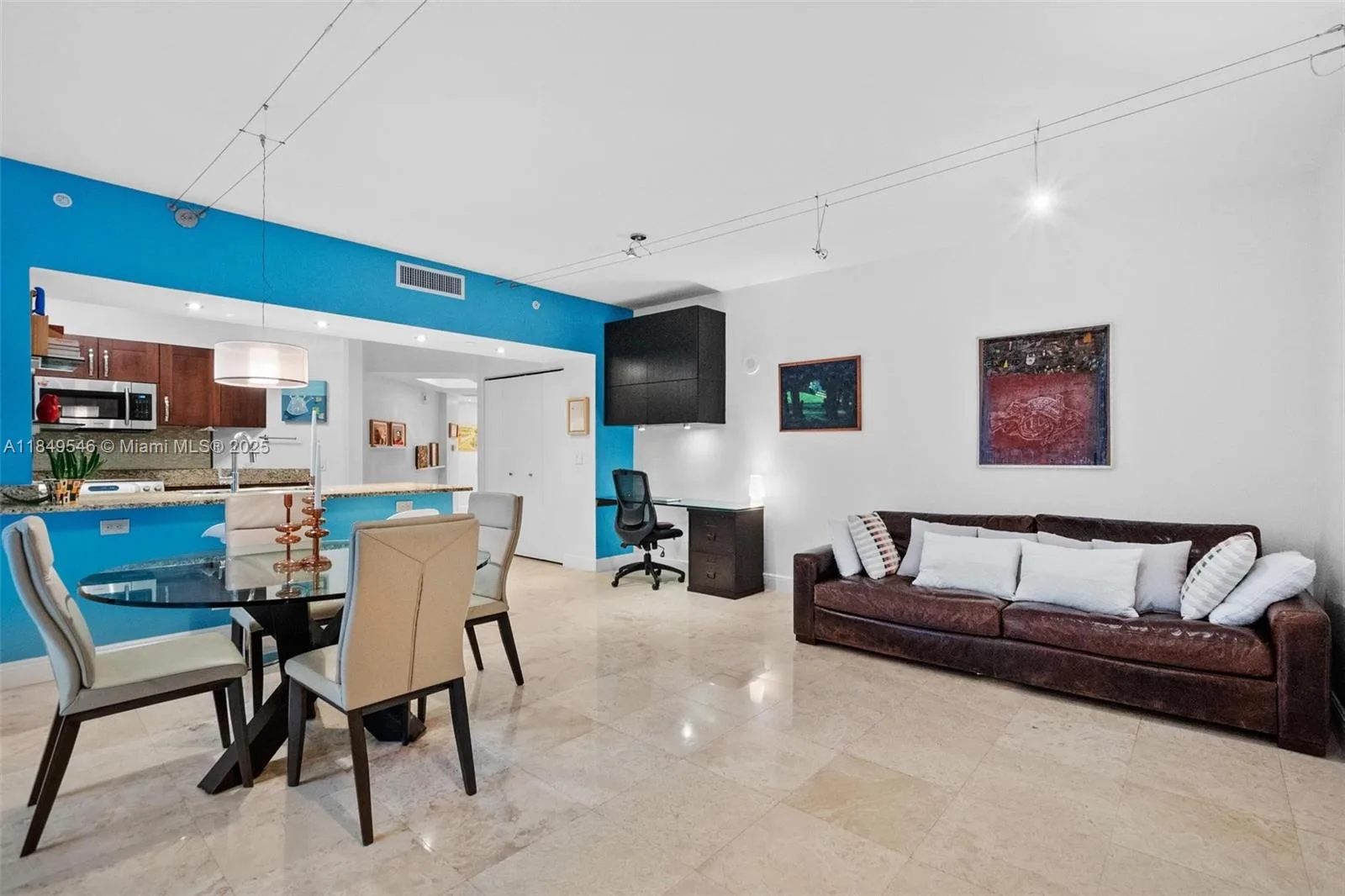 19900 E Country Club Dr # 212, Aventura, FL 33180