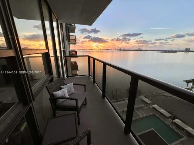 600 NE 36th St # 1220, Miami, FL 33137